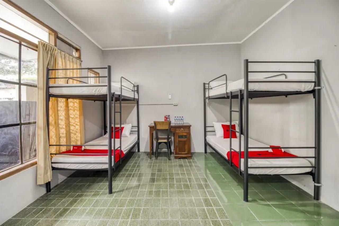 Reddoorz Hostel Near Adisucipto Airport Yogyakarta Kalasan Kültér fotó