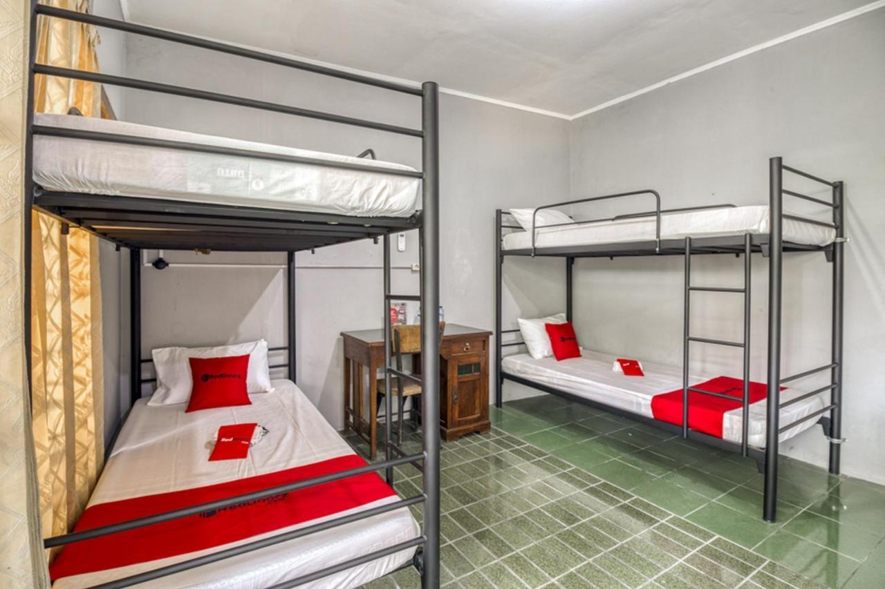 Reddoorz Hostel Near Adisucipto Airport Yogyakarta Kalasan Kültér fotó